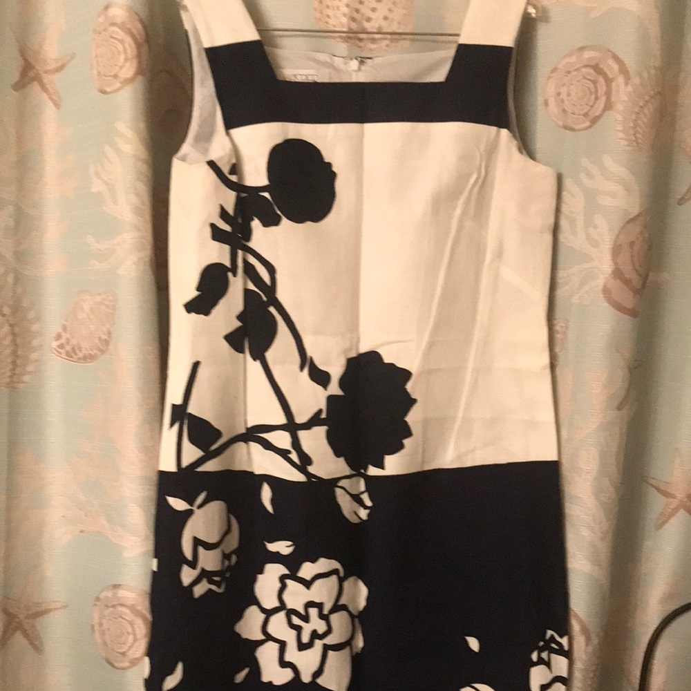 Kasper 100% cotton dress in classic style ready for spring! Sz 4; like new!